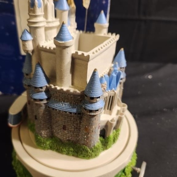 Disney Cinderella Musical Pencil Holder - Picture 3 of 6